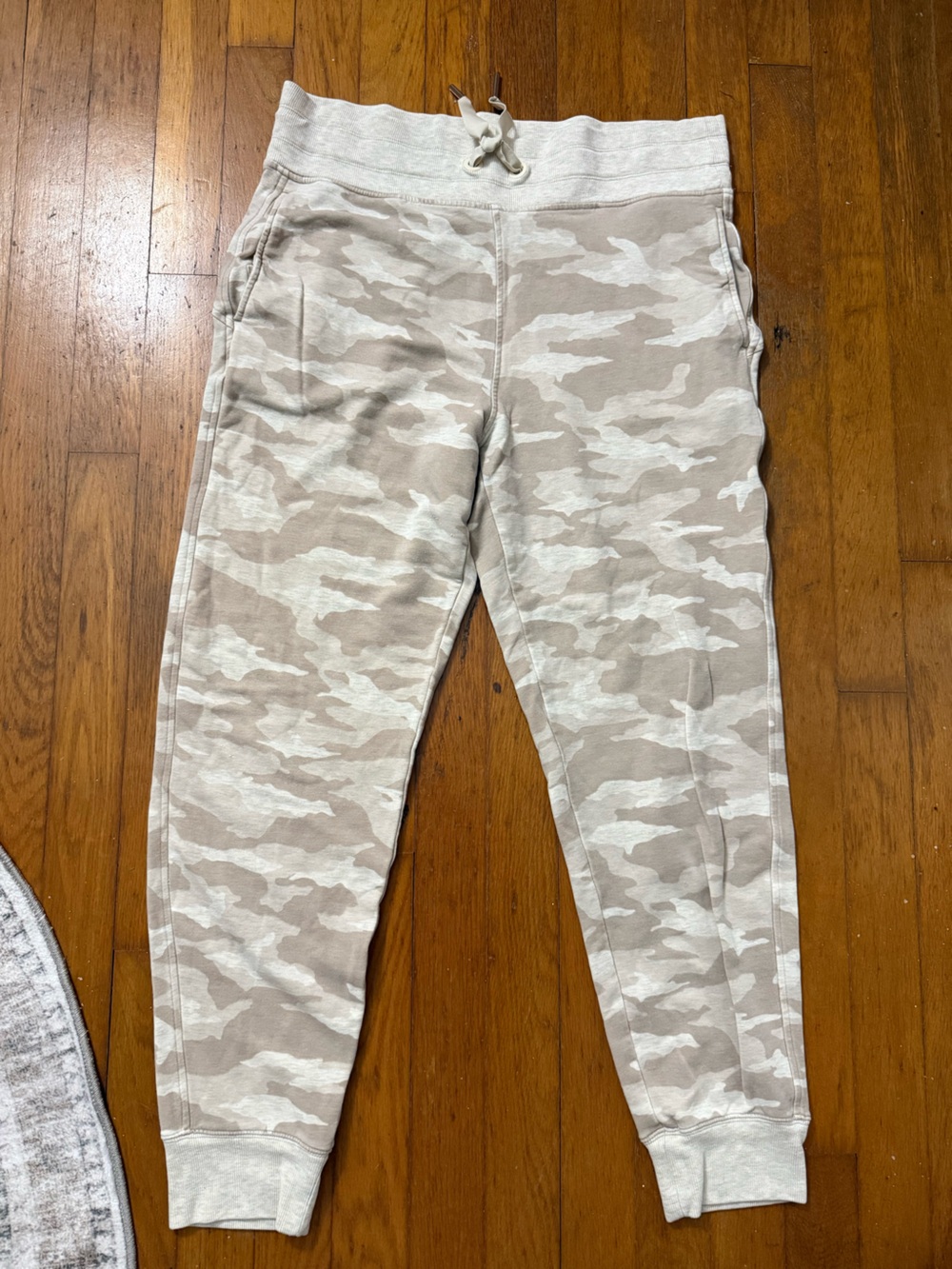 Women’s Athleta balance Camo Jogger Pants - Beige/White